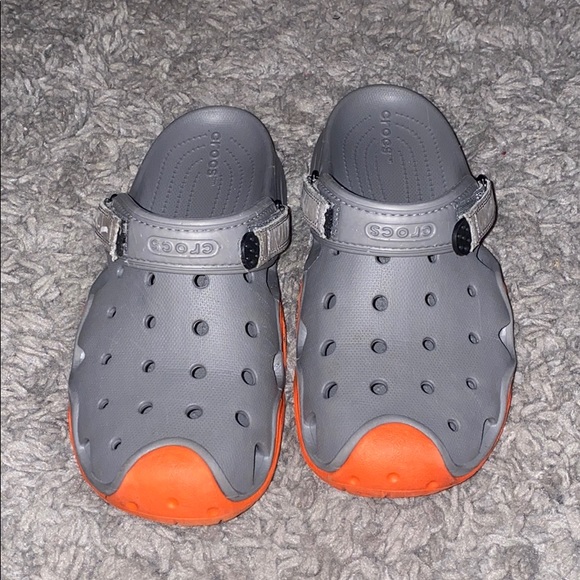 mens gray crocs